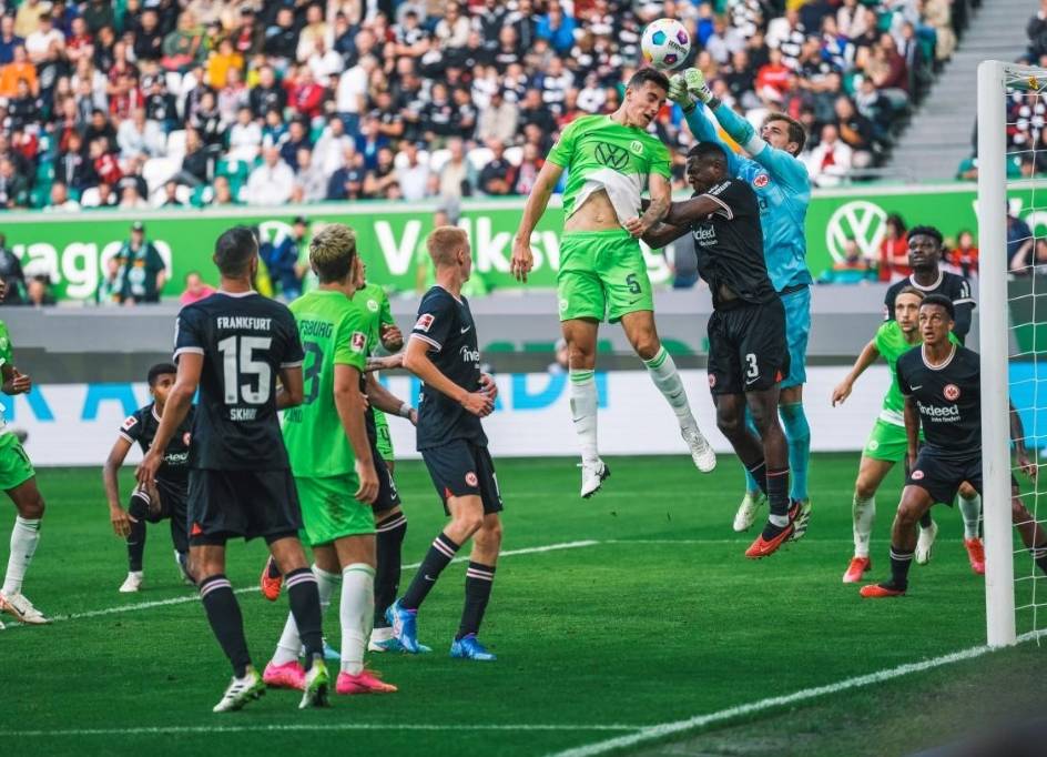 乐动赛事直播-包含里程碑夜！尤文图斯内部沟通；德国杯今夜刷纪录；球迷炸锅；球队文化再被提及的词条